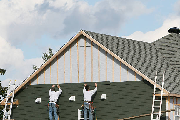 Professional Siding technician working in Raritan, NJ
